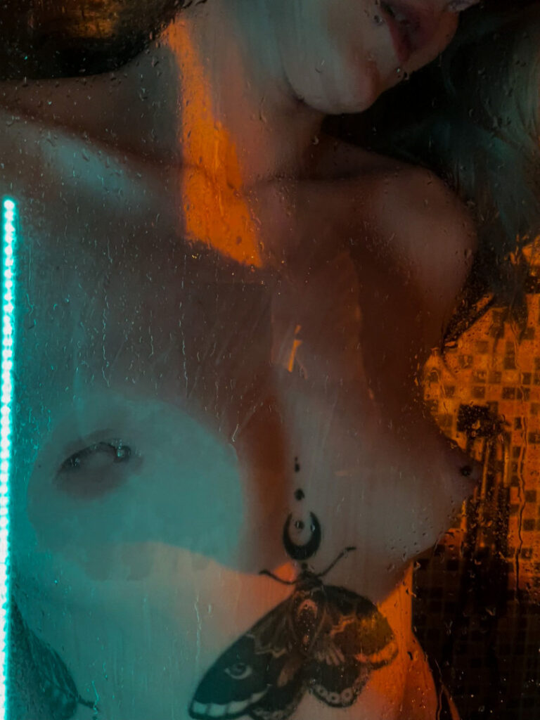 OnlyFans – Cam Girls – caaandy_girl \ Emily_Hoot \ alishaveiii \ alishavei \ emi_butterfly \ sweeet_peeeach – Nude Leaks