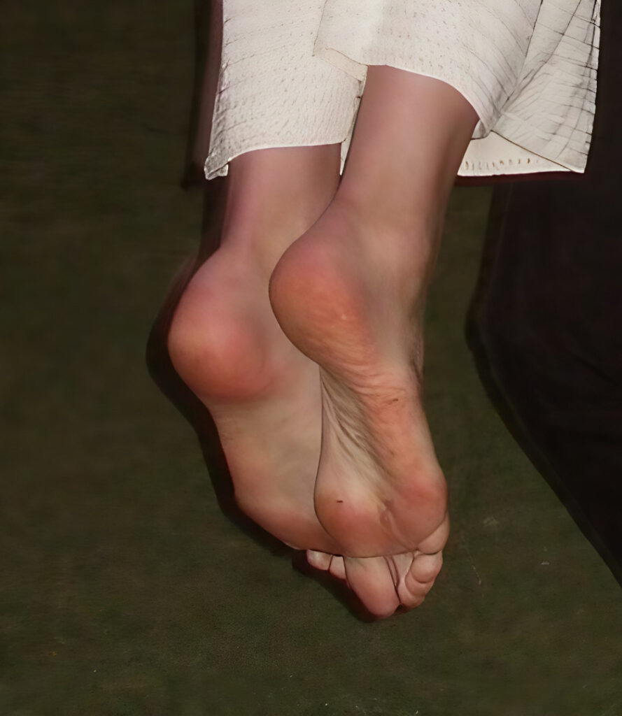 Celeb – Cameron Brink – Nude