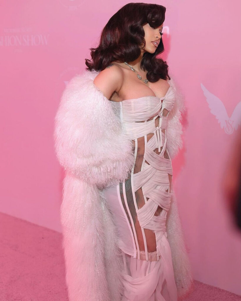 Celeb – MILF – Cardi B – Nude