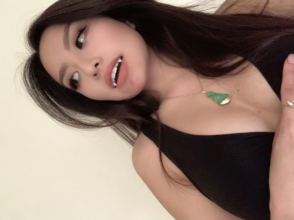 Twitch – Asian – Cari do/ Cari_do1 / sasssysiumai – Nude Leaks