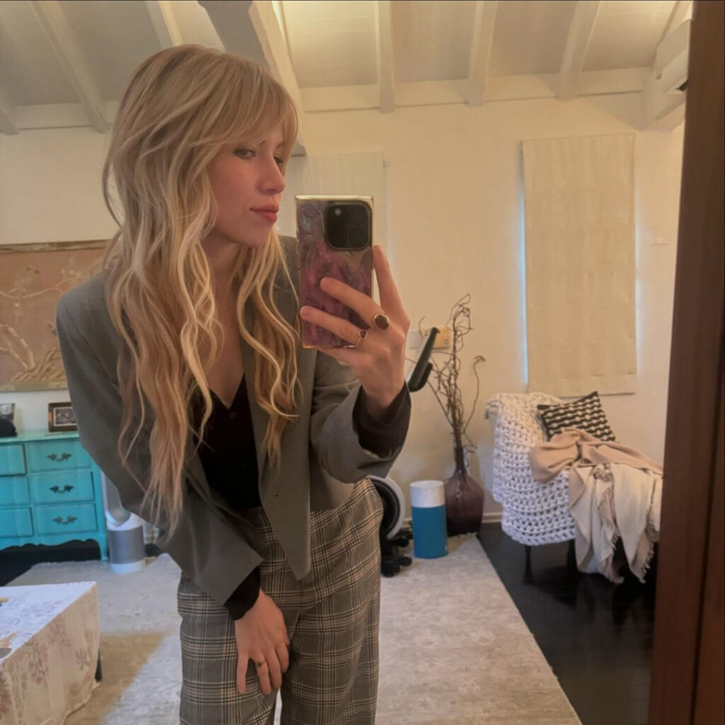 Celeb – Carly Rae Jepsen – Nude