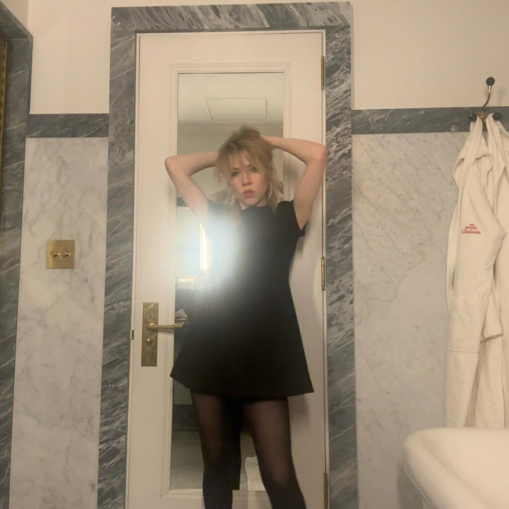 Celeb – Carly Rae Jepsen – Nude