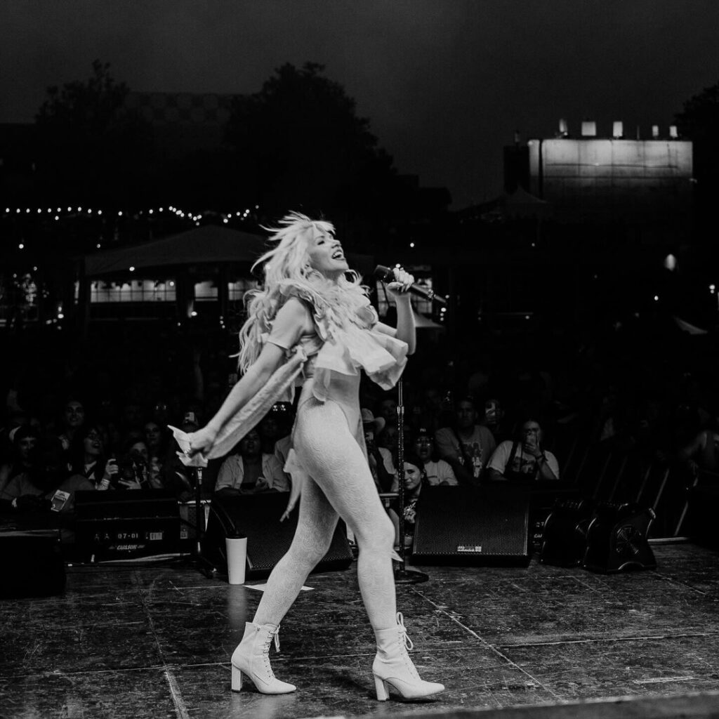 Celeb – Carly Rae Jepsen – Nude