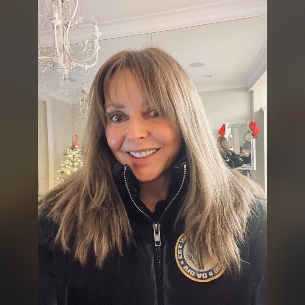 Celeb – MILF – Carol Vorderman – Nude