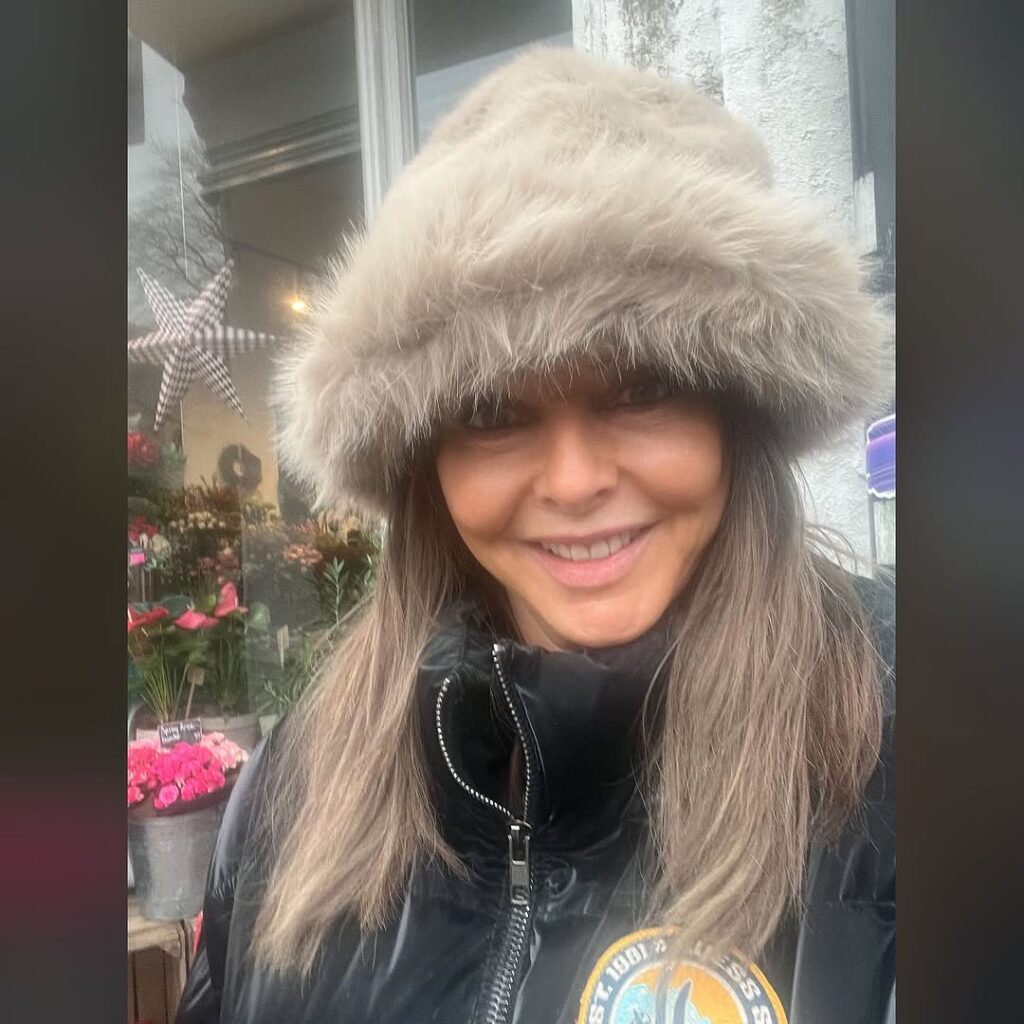 Celeb – MILF – Carol Vorderman – Nude