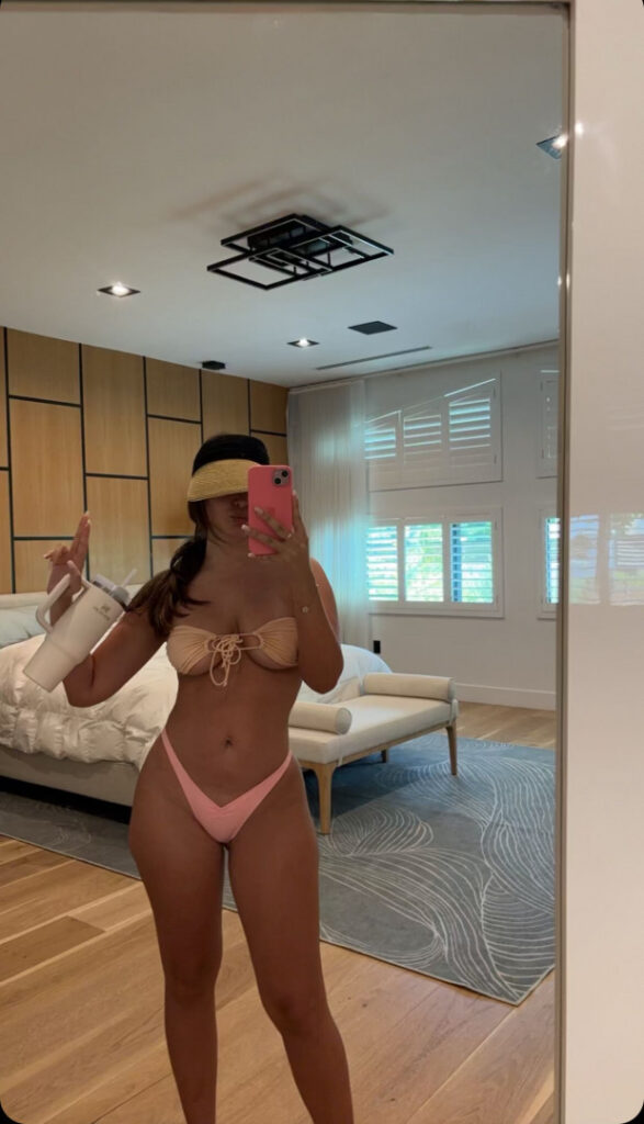 Youtube – Catherine Mcbroom / Catherine Paiz – Nude