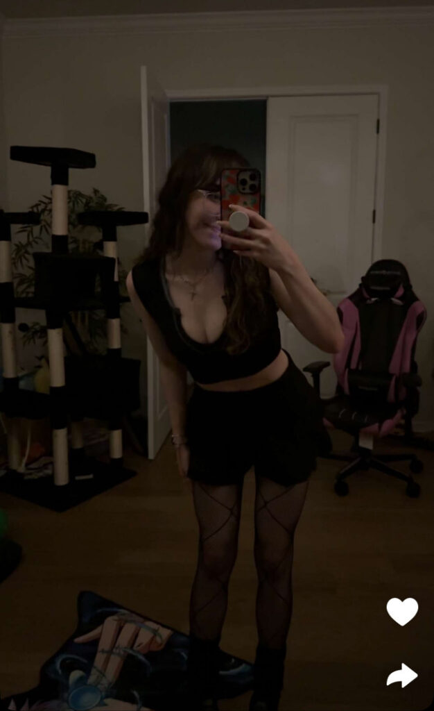 Twitch – Catlyn Crespo – Nude