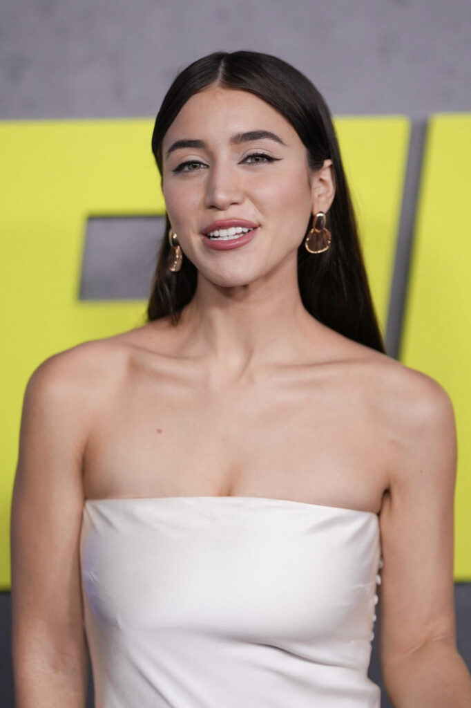 Celeb – Caylee Cowan – Nude