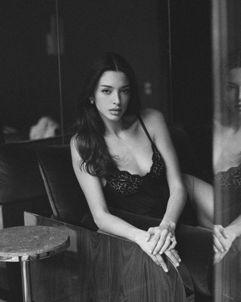 Instagram – Celine Farach – Nude