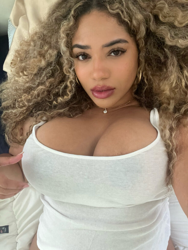 OnlyFans – T H I C C – Chaoticwithak – Nude Leaks