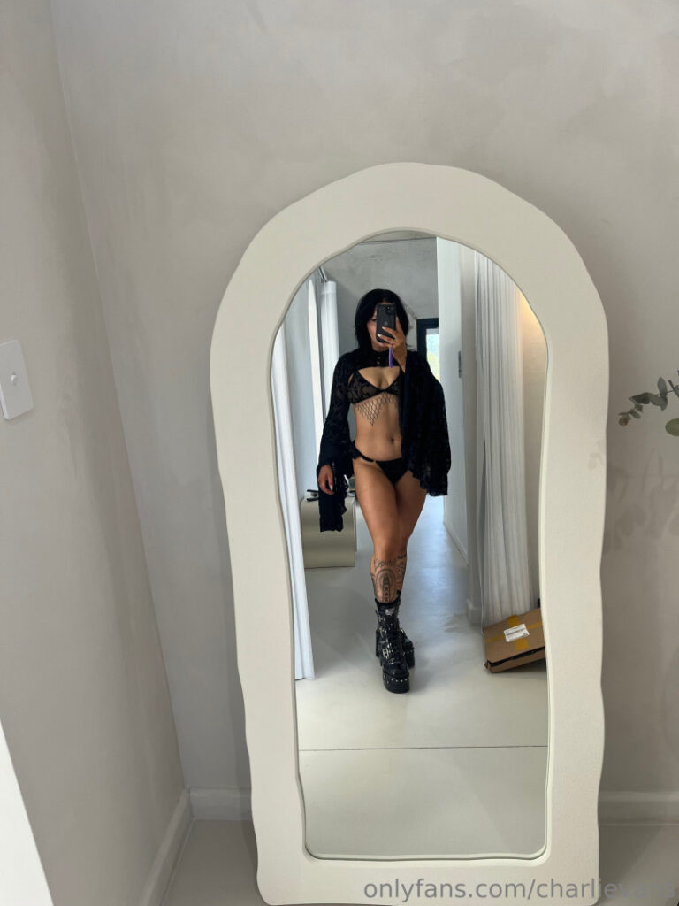 OnlyFans – Charli Evans (Pro-Wrestler) – Nude