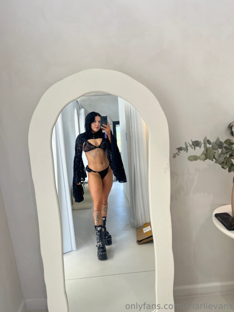 OnlyFans – Charli Evans (Pro-Wrestler) – Nude