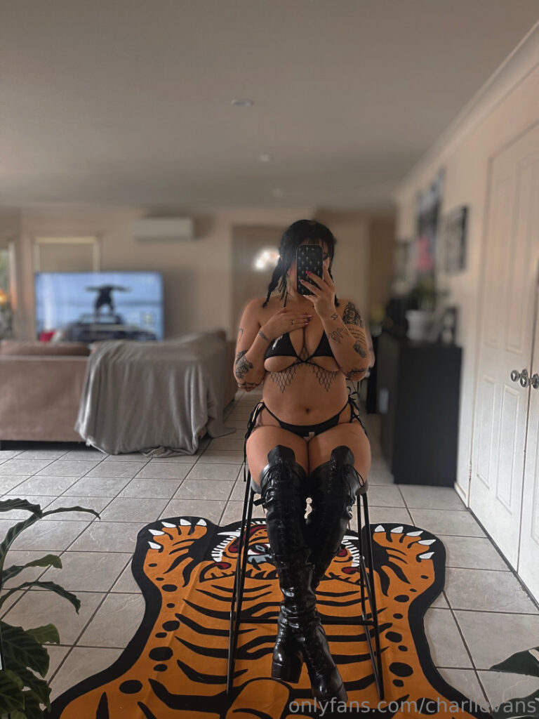 OnlyFans – Charli Evans (Pro-Wrestler) – Nude