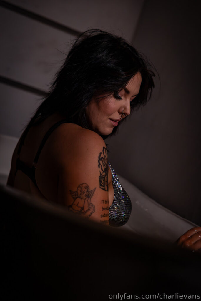 OnlyFans – Charli Evans (Pro-Wrestler) – Nude