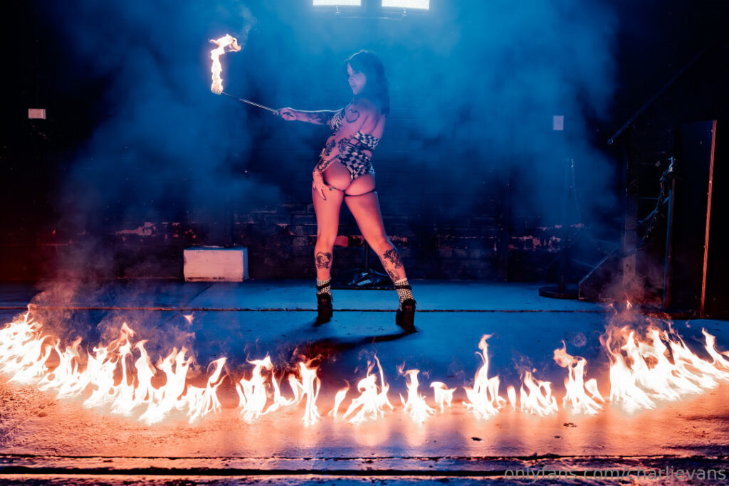 OnlyFans – Charli Evans (Pro-Wrestler) – Nude