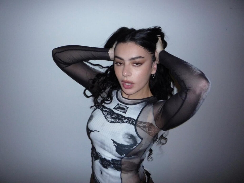 Celeb – Charli XCX – Nude