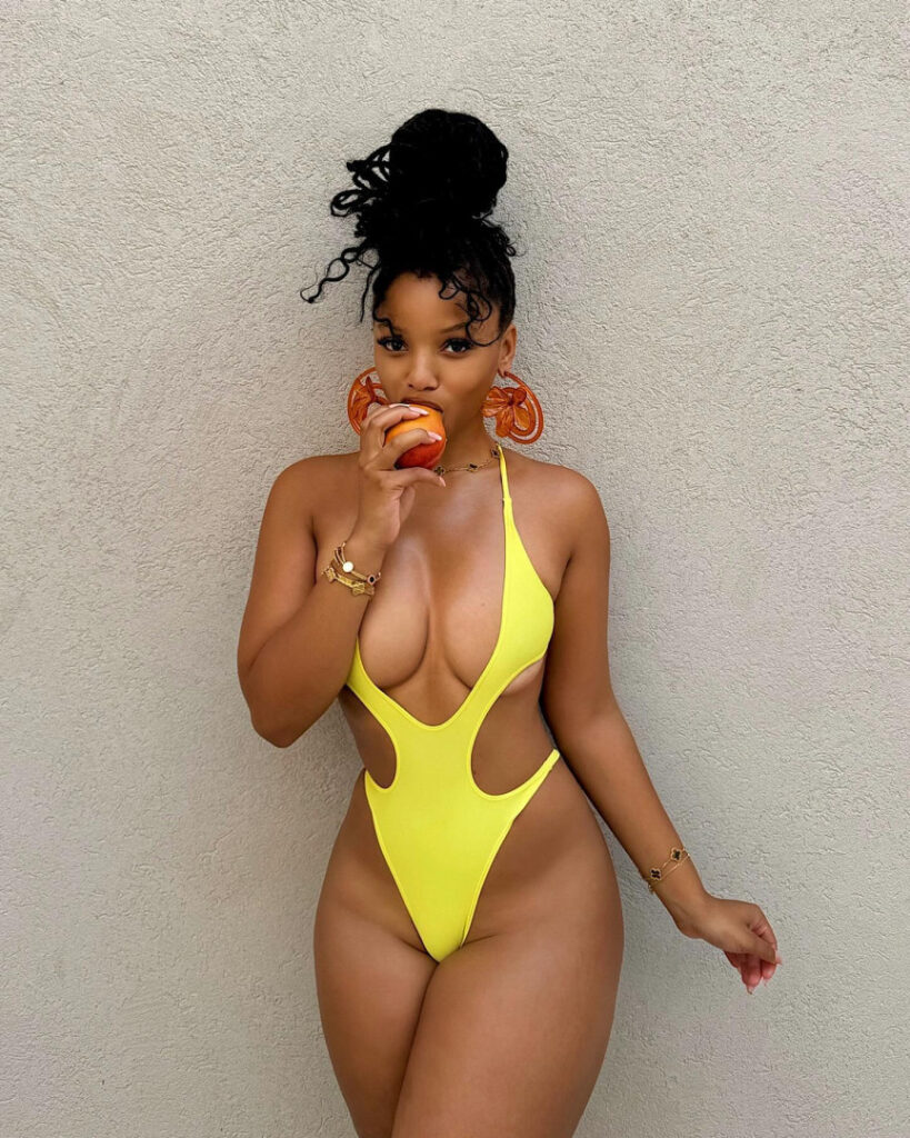 Celeb – T H I C C – Ebony – Chloe Bailey – Nude