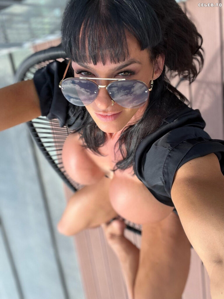 Instagram – Cindy Landolt – Nude