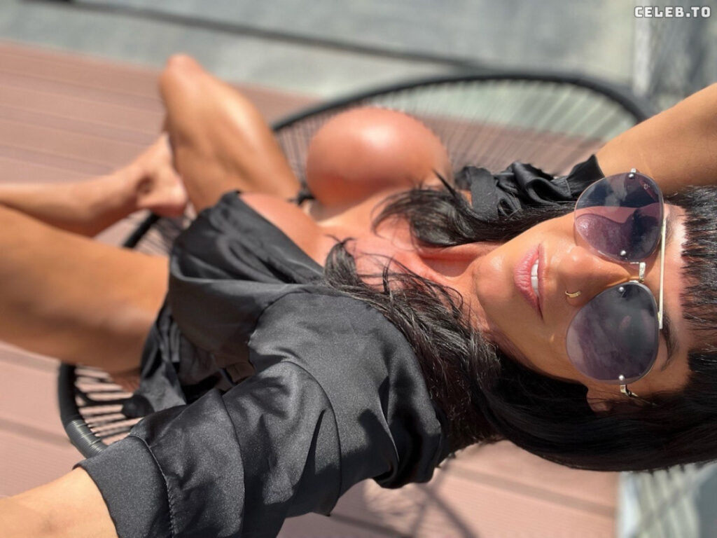 Instagram – Cindy Landolt – Nude