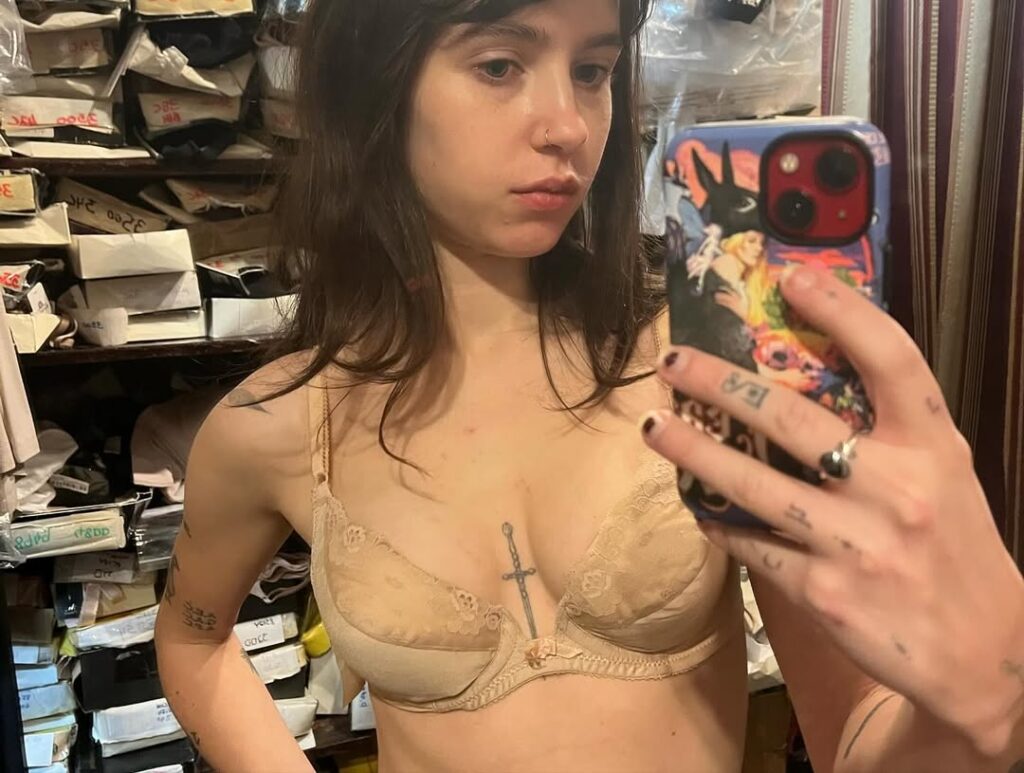 Celeb – Clairo | Claire Cottrill – Nude