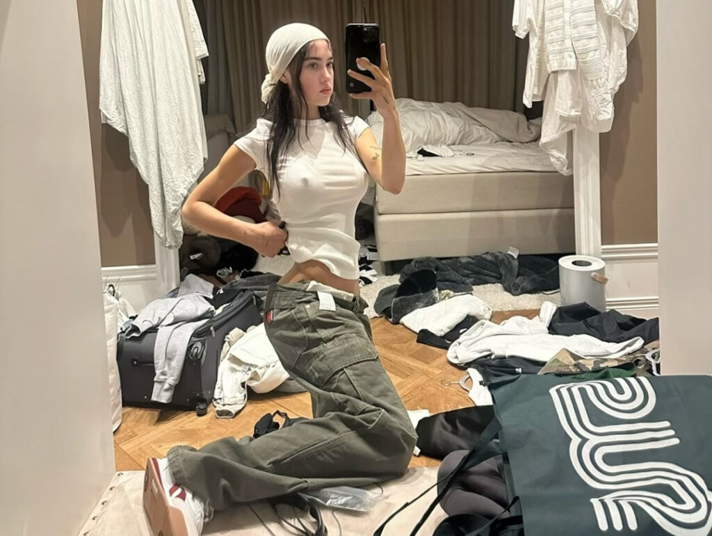 Instagram – Claudia Valentina – Nude