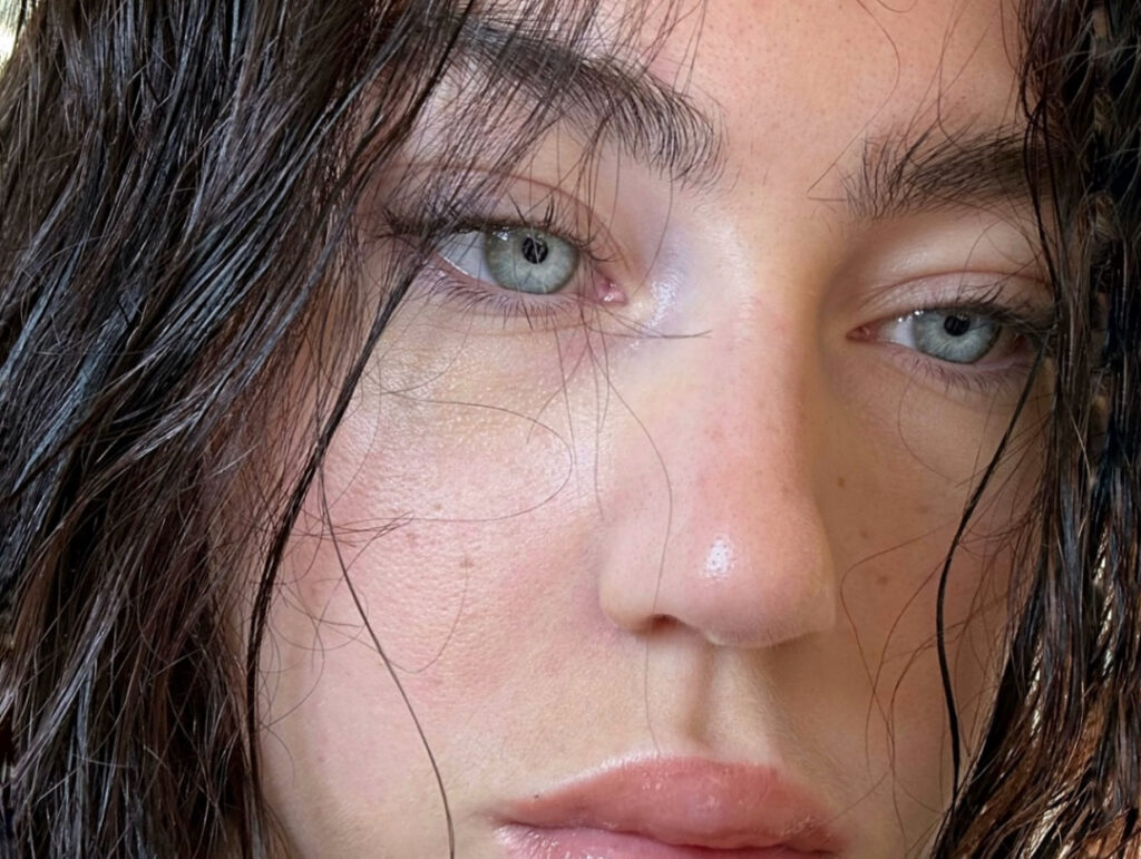 Instagram – Claudia Valentina – Nude