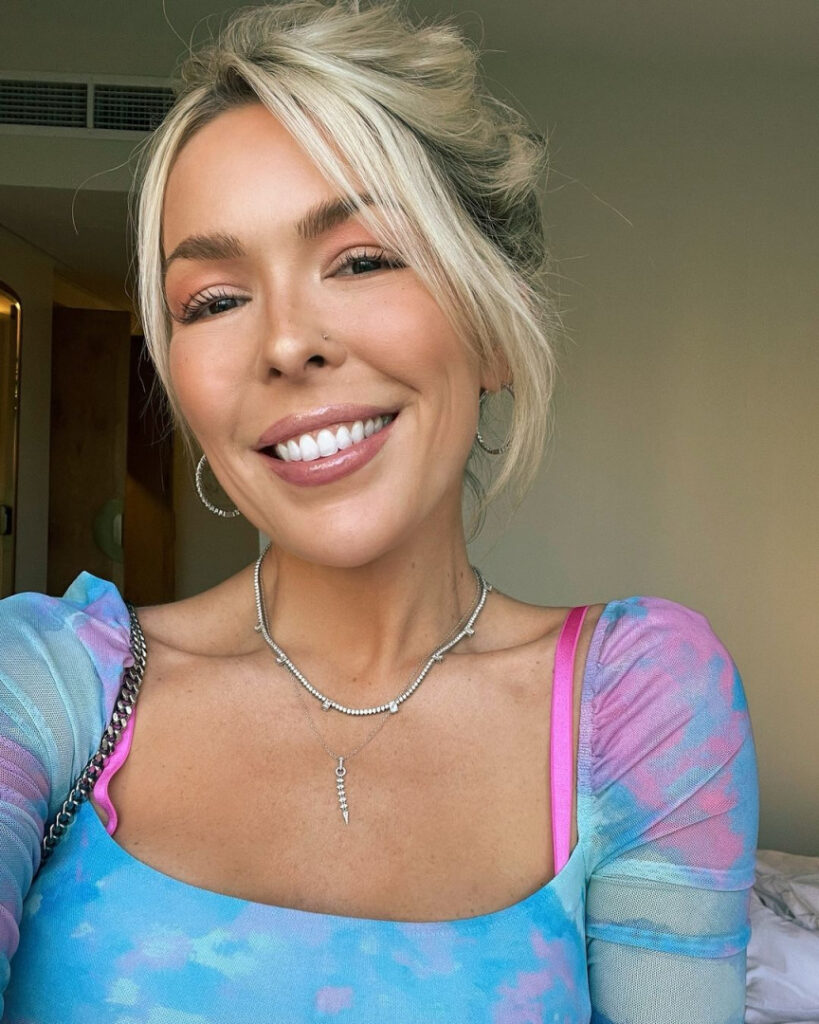 Celeb – Colleen Wolfe – Nude