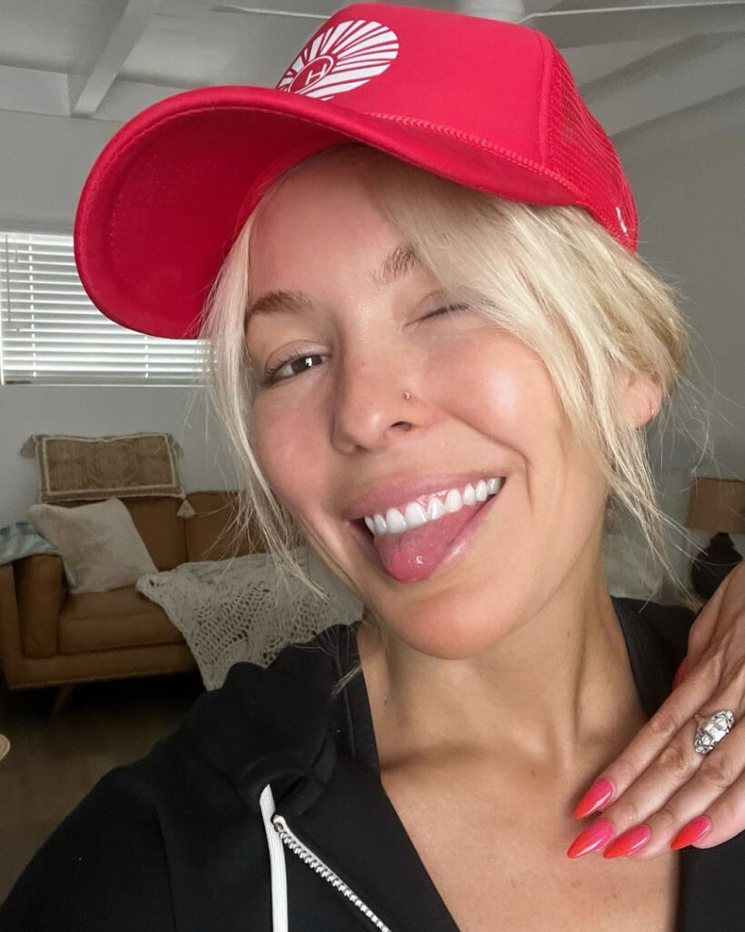 Celeb – Colleen Wolfe – Nude