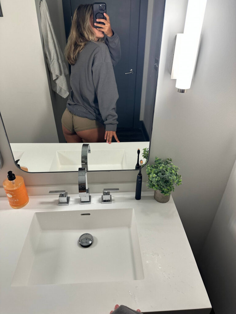 TikTok – Corina_907 | Corinna Layton – Nude