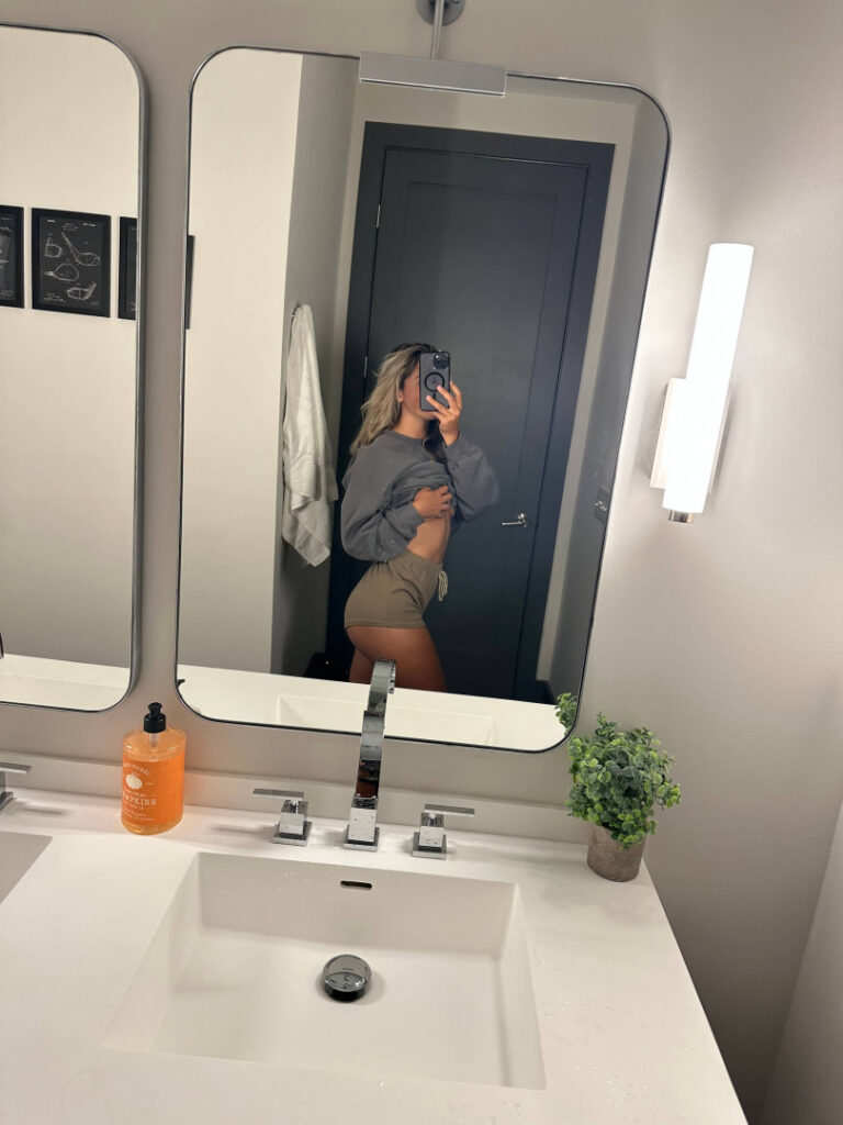 TikTok – Corina_907 | Corinna Layton – Nude