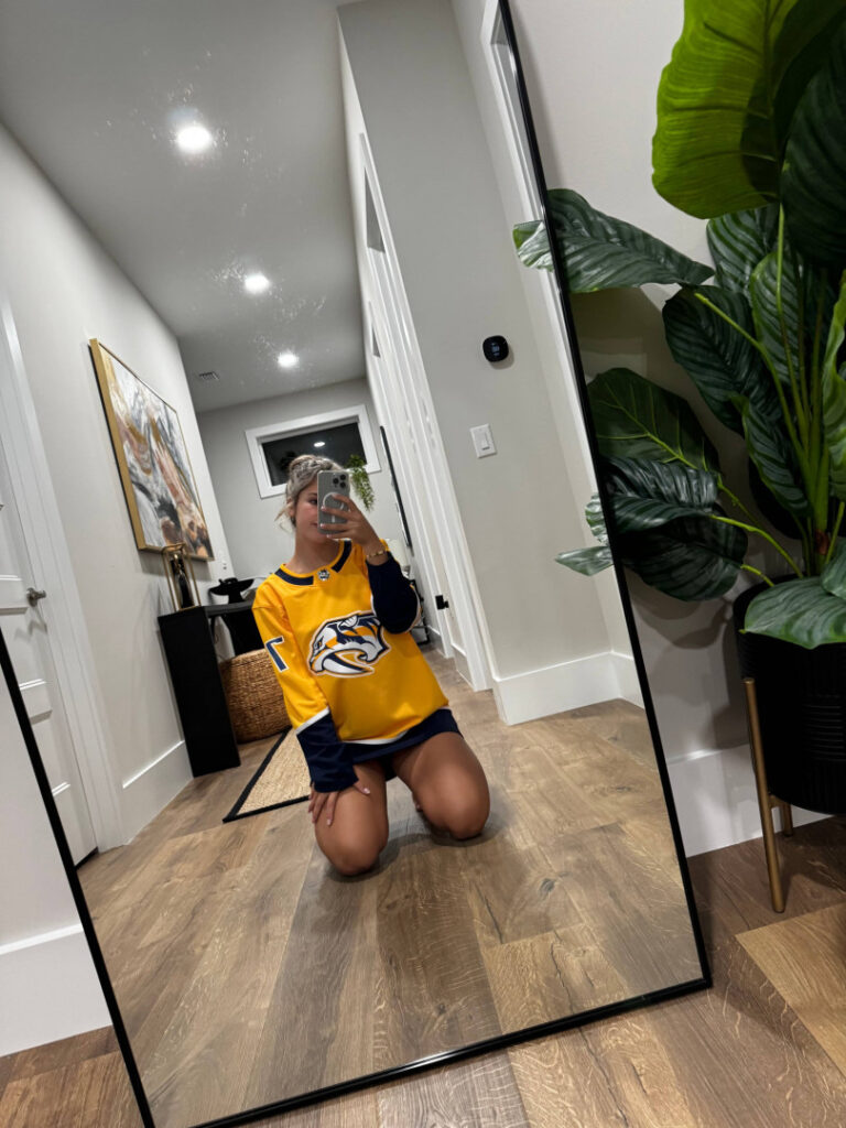 TikTok – Corina_907 | Corinna Layton – Nude