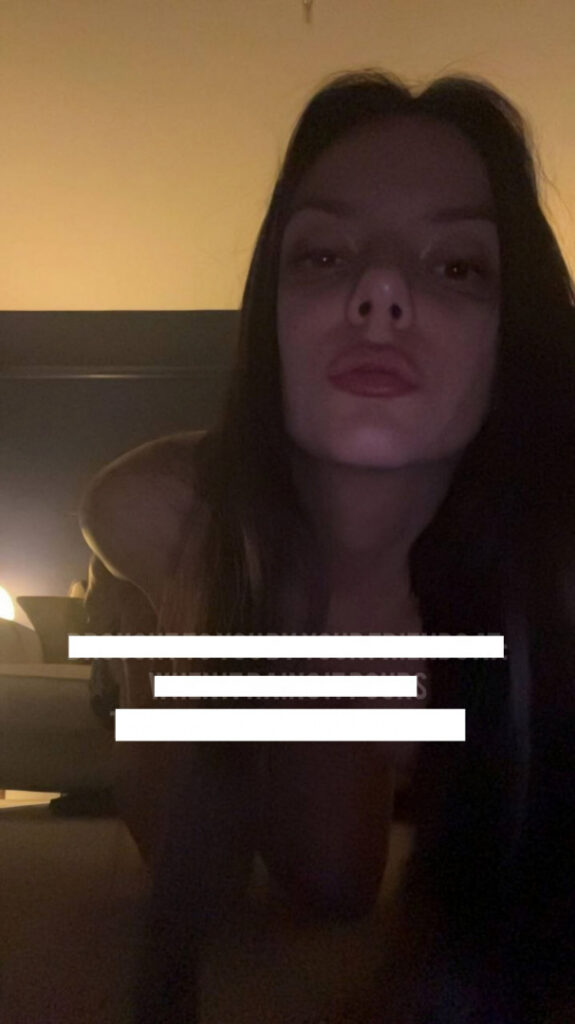 Celeb – Teen – Dafne Keen – Nude