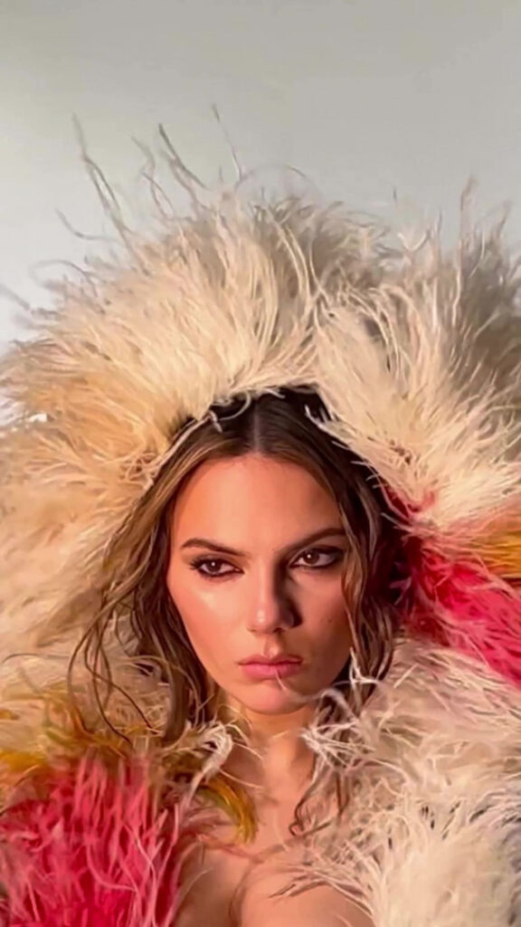 Celeb – Teen – Dafne Keen – Nude