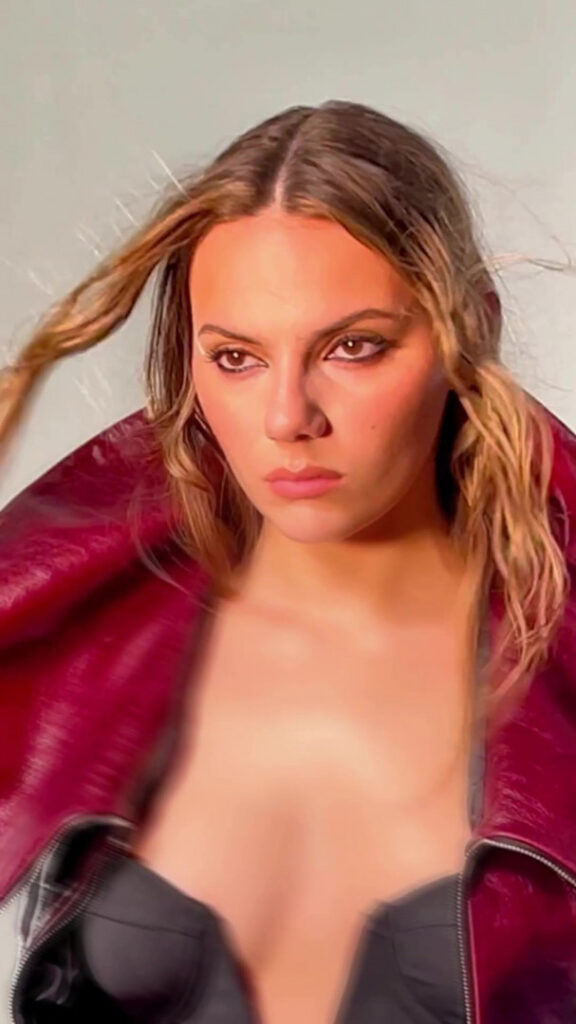 Celeb – Teen – Dafne Keen – Nude