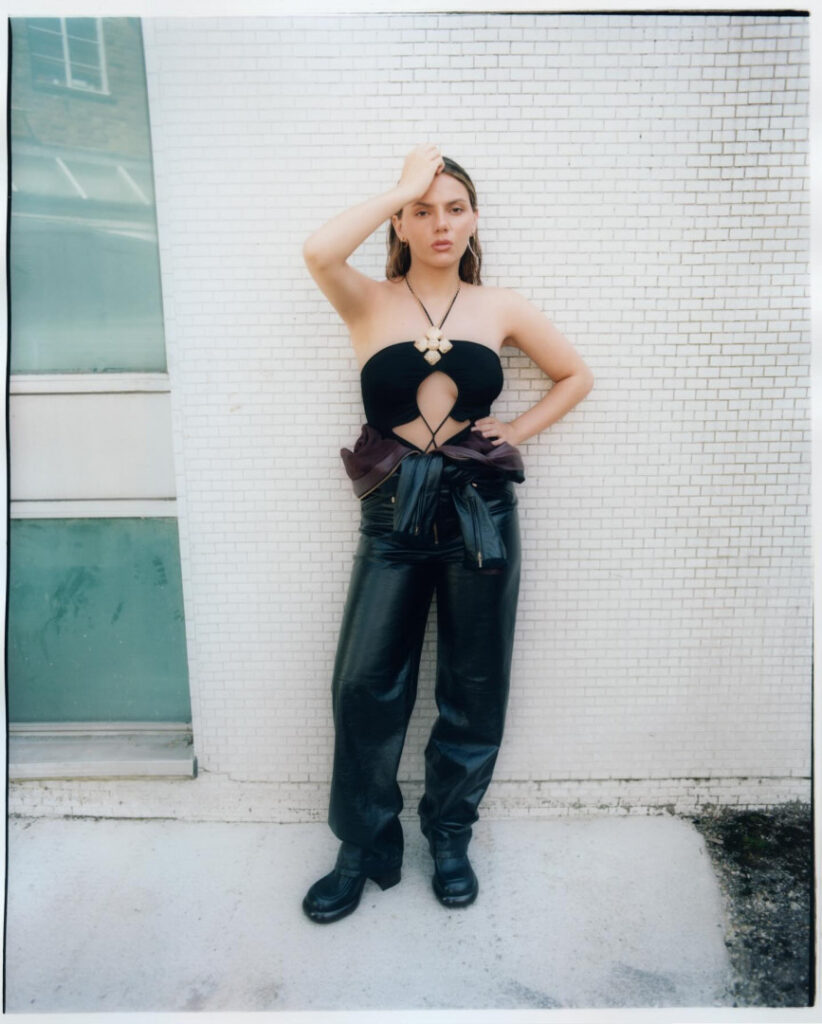 Celeb – Teen – Dafne Keen – Nude