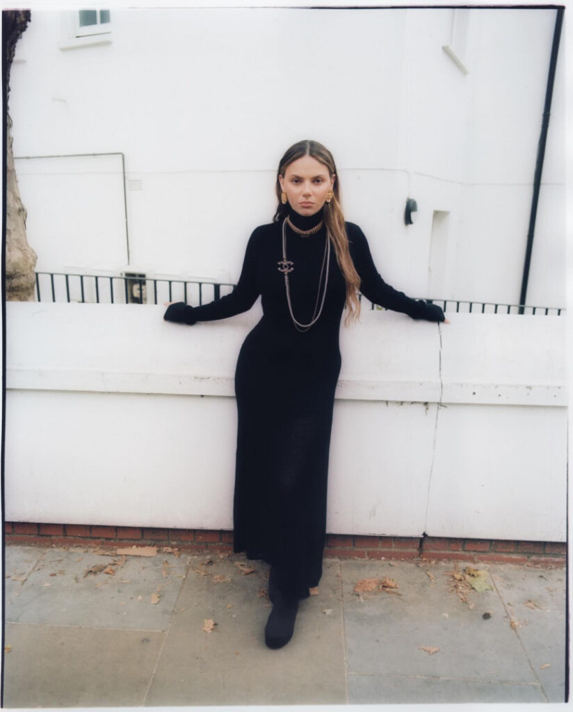 Celeb – Teen – Dafne Keen – Nude