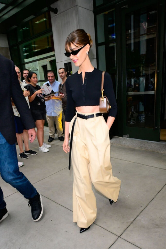 Celeb – Daisy Edgar-Jones – Nude