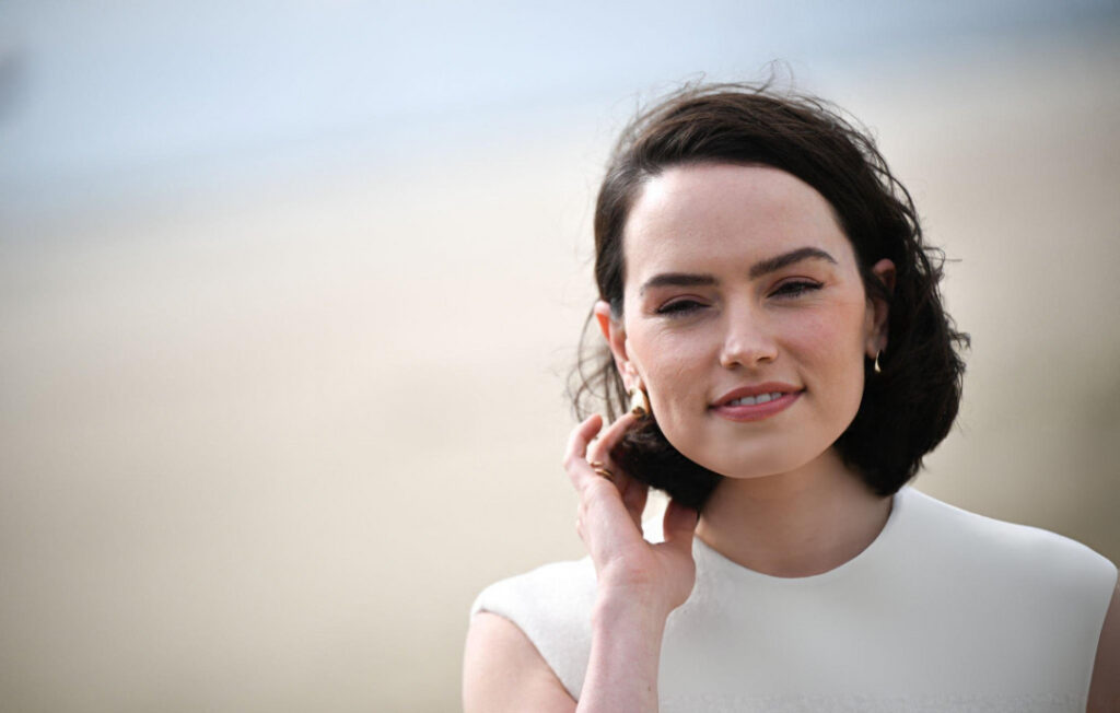 Celeb – Daisy Ridley – Nude