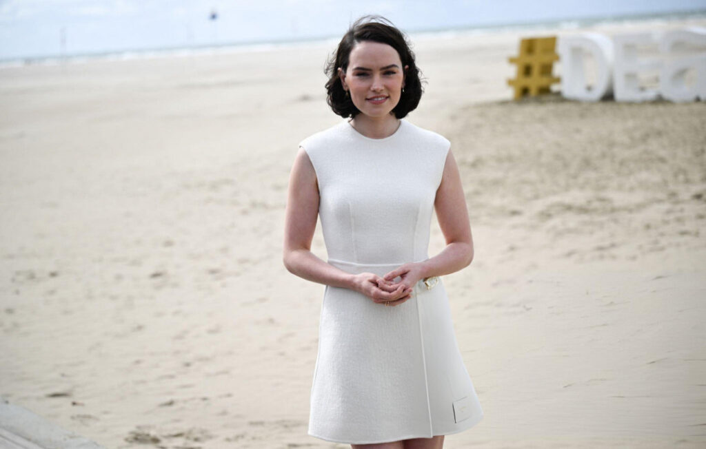 Celeb – Daisy Ridley – Nude