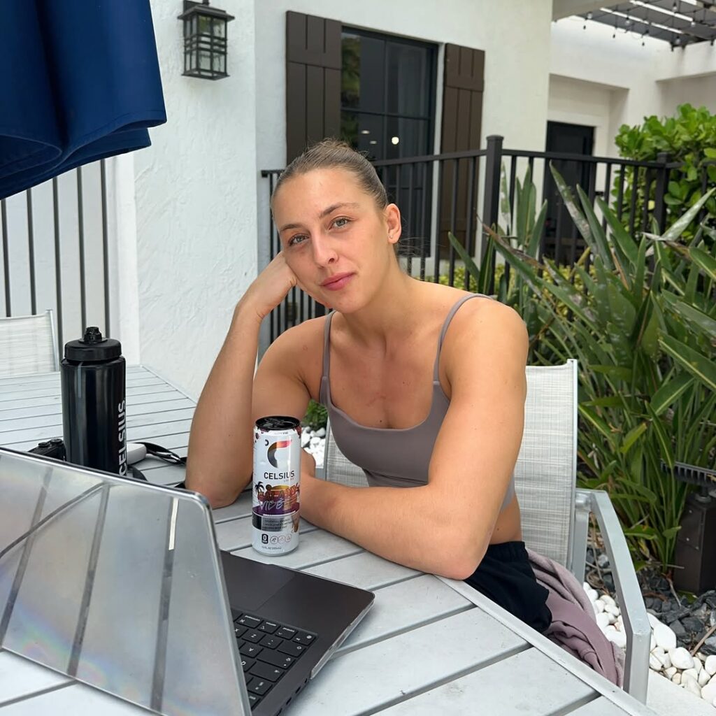 Instagram – Dakota Ditcheva – Nude