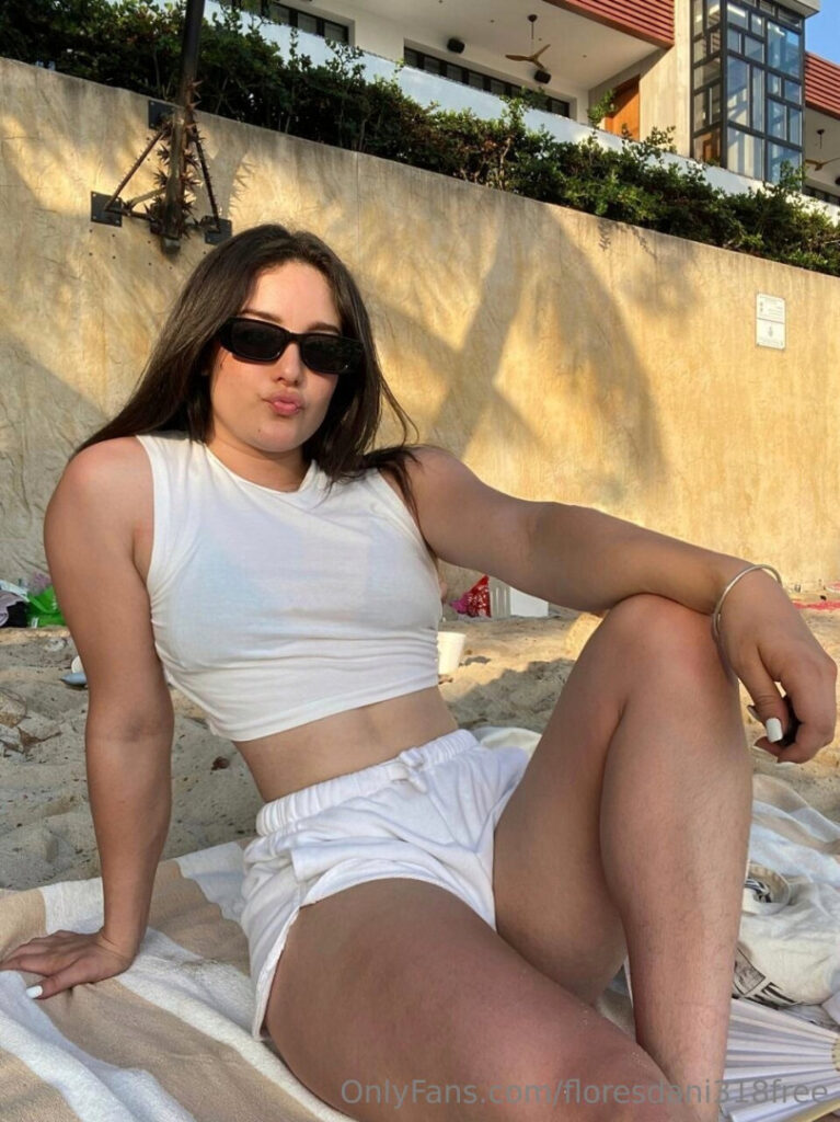 OnlyFans – Teen – Latina – Daniela Flores alias @floresdani318 on instagram and onlyfans – Nude