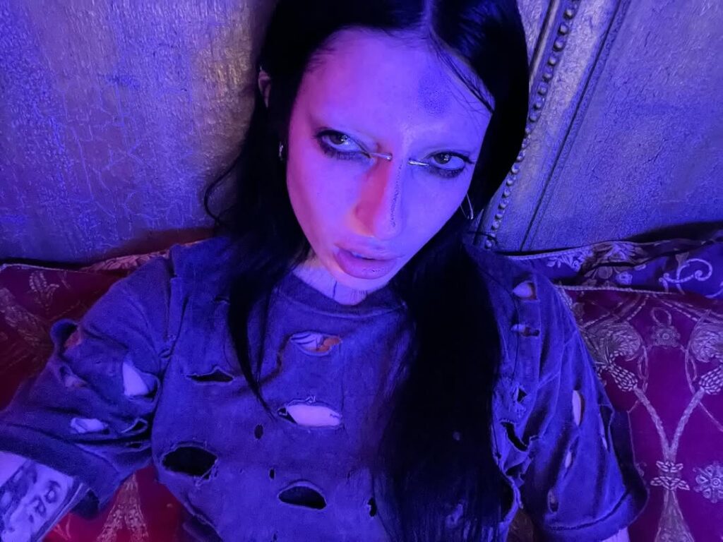 Instagram – DeathbyRomy – Nude