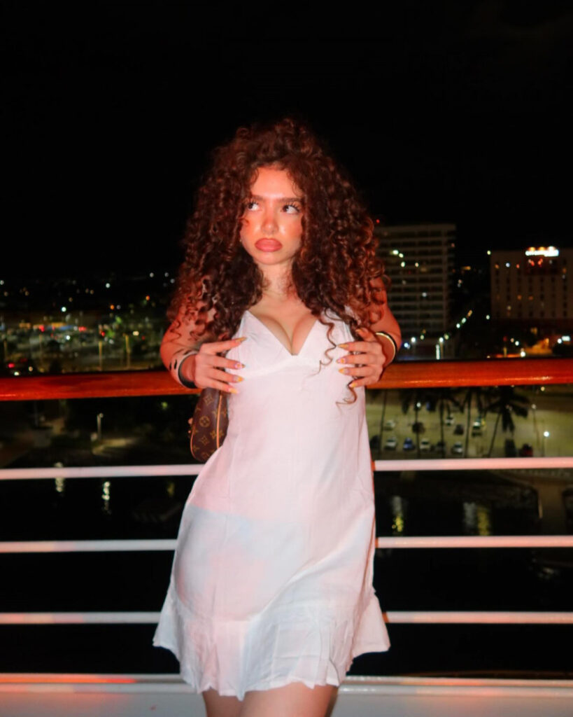 TikTok – Instagram – Demitra Kalogeras – Nude