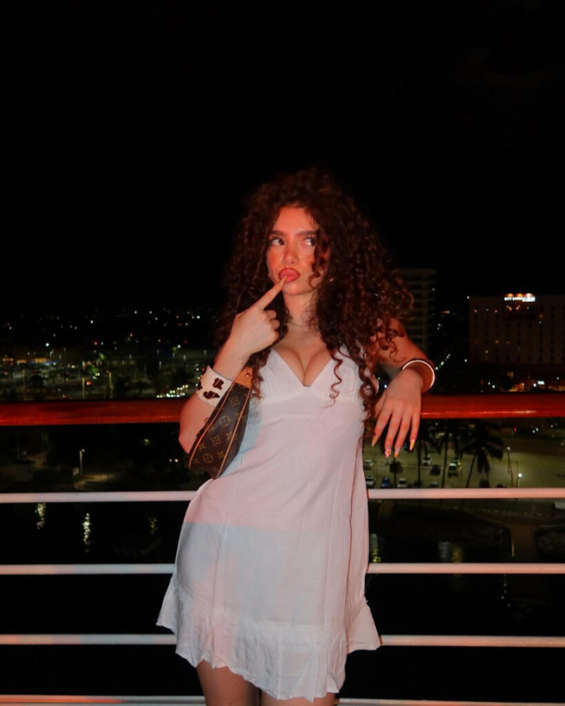 TikTok – Instagram – Demitra Kalogeras – Nude