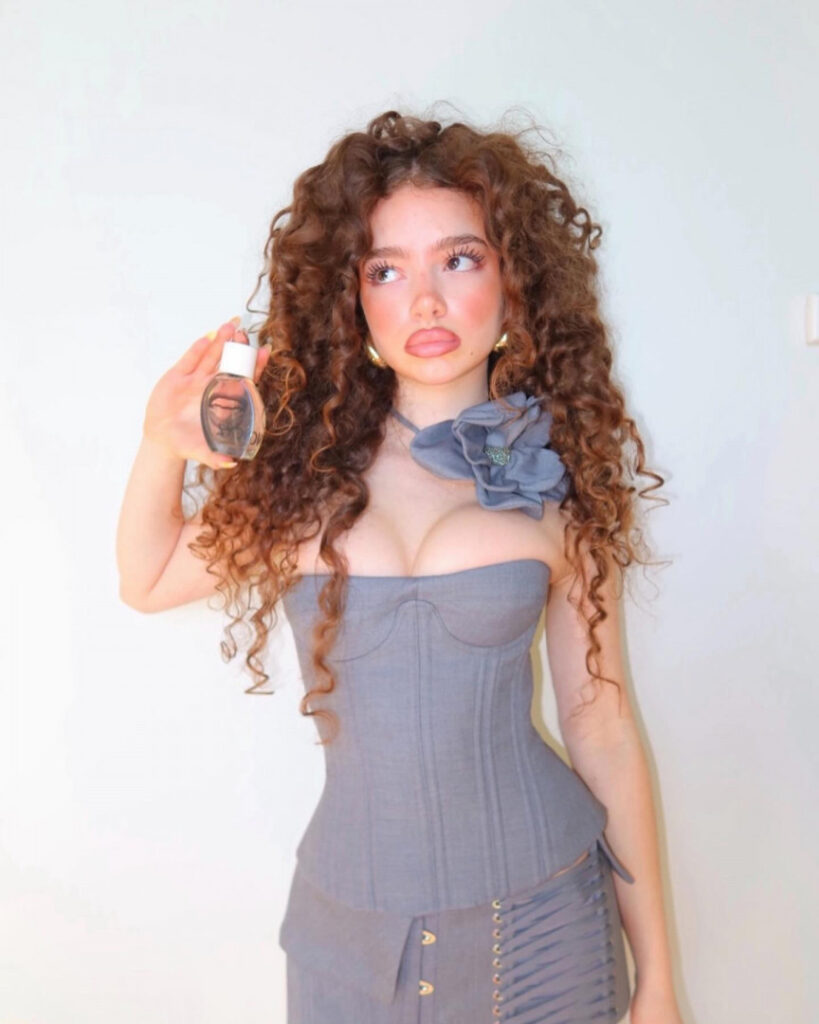 TikTok – Instagram – Demitra Kalogeras – Nude