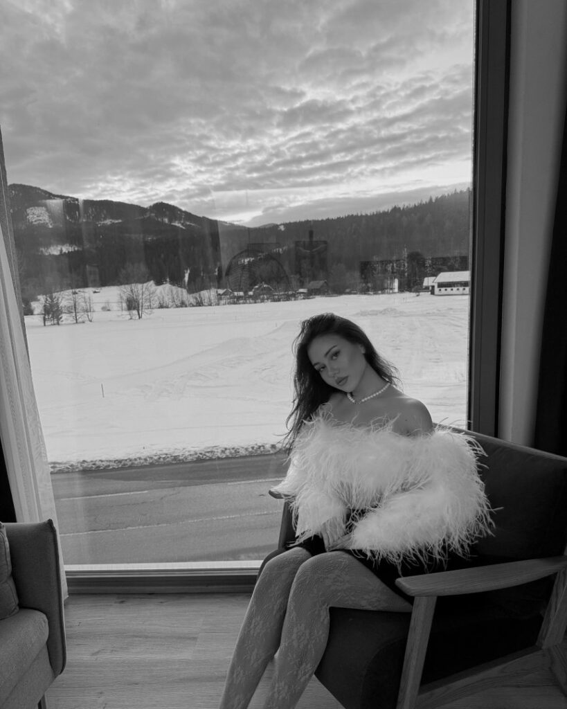 Instagram – Doina Barbaneagra – Nude