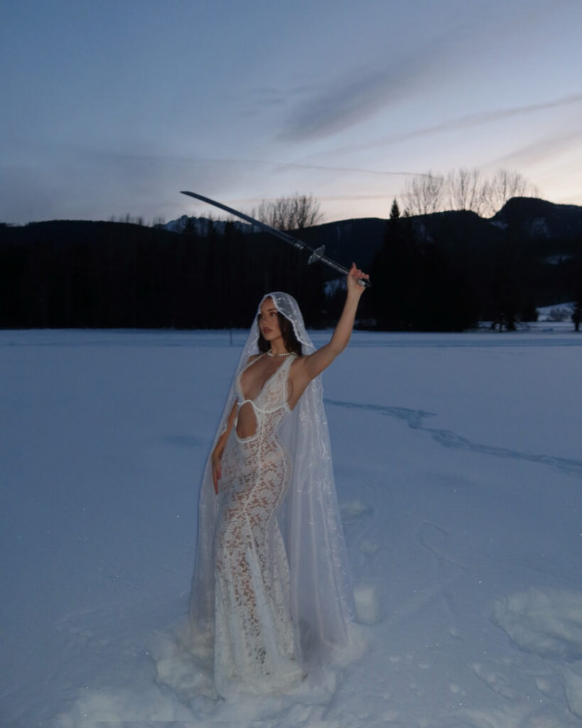 Instagram – Doina Barbaneagra – Nude