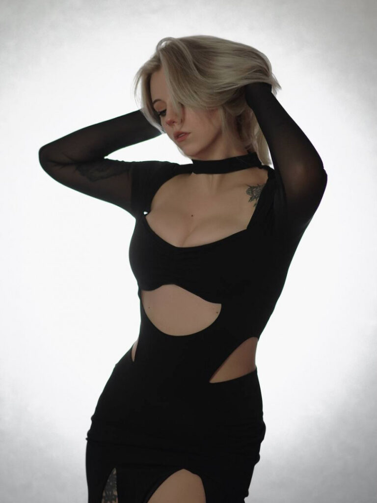 Boosty – Fansly – Dolchstosss – Reyrri – Nude Leaks