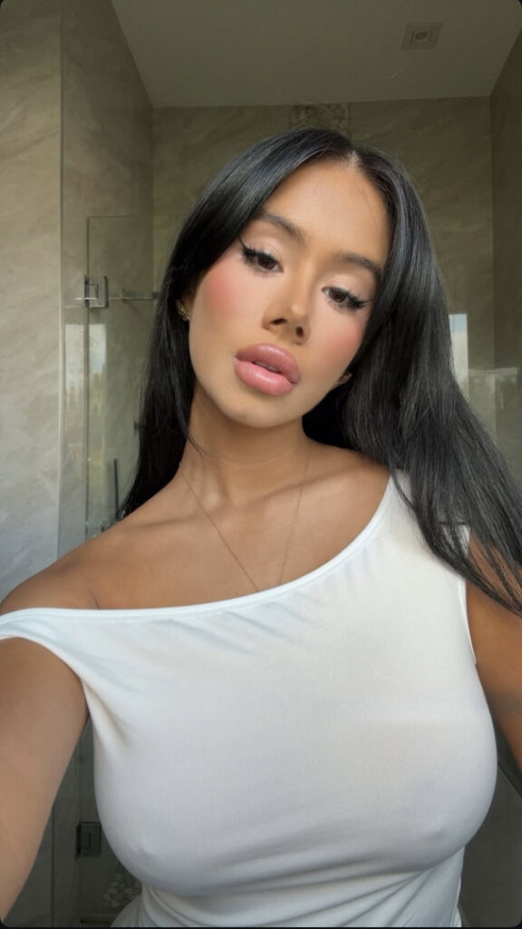 Instagram – Dominique Kalem – Nude