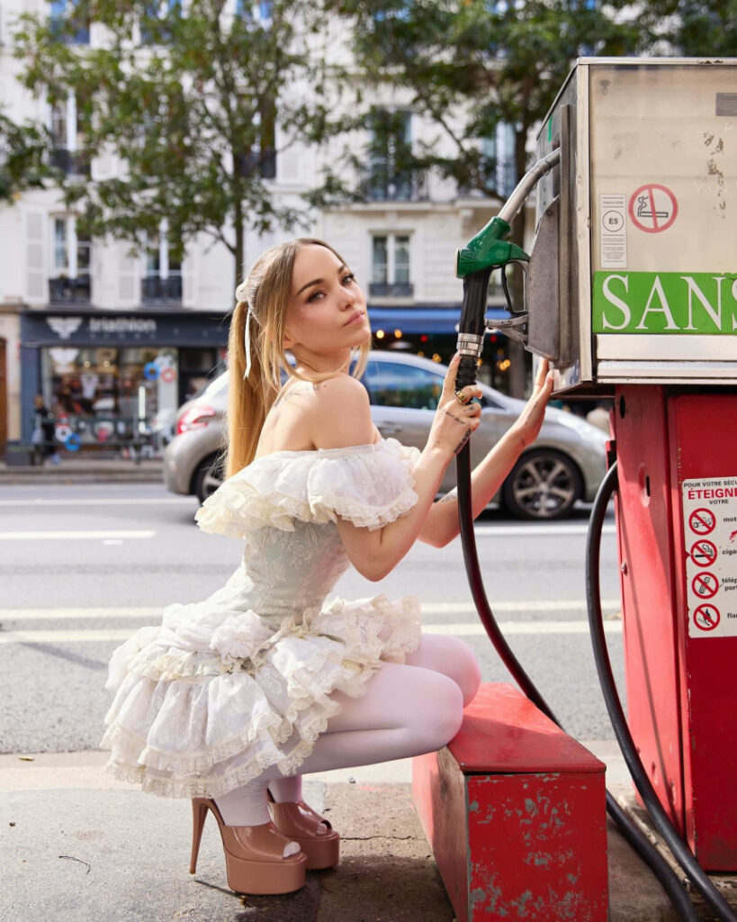 Celeb – Dove Cameron – Nude